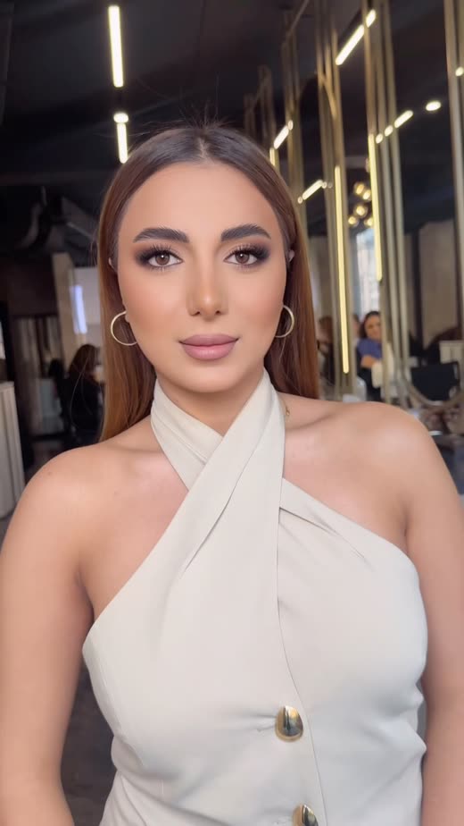 Evening event makeup with a soft smoky eye